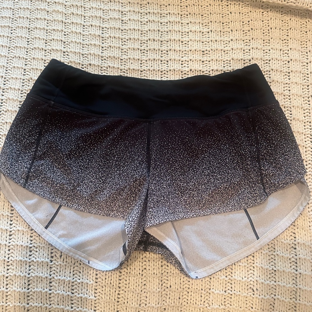 Lululemon Speed Up LR 2.5 Size 4. Ombré Speckle Black and White